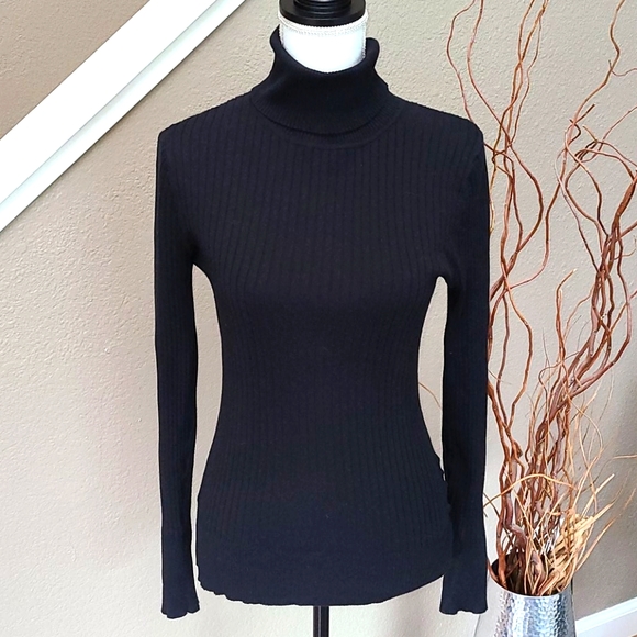 Old Navy Sweaters - Old Navy turtleneck